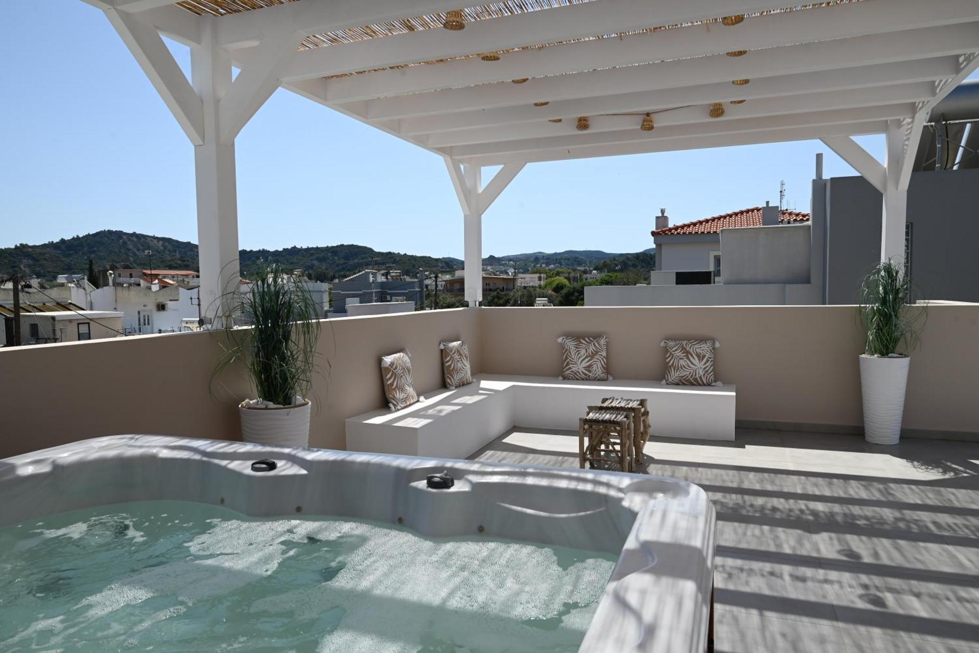 Villa Pastida - Private Pool & Jacuzzi & Central Place Екстериор снимка
